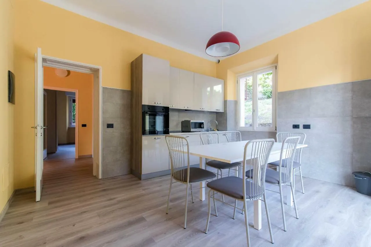 Villa Vittoria - The House Of Travelers تْشيرنوبيو 0*,  إيطاليا